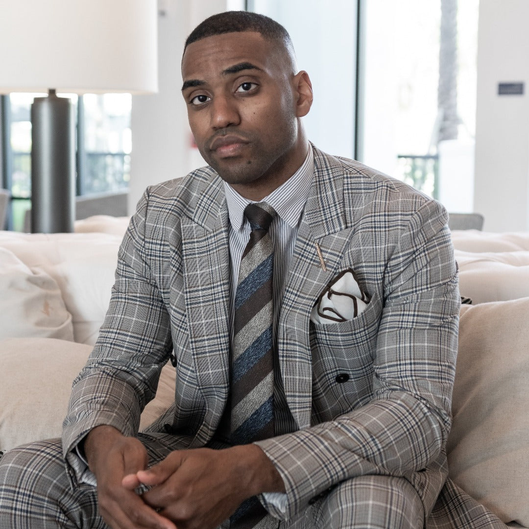 Man wearing a suit with brown border linen pocket square
