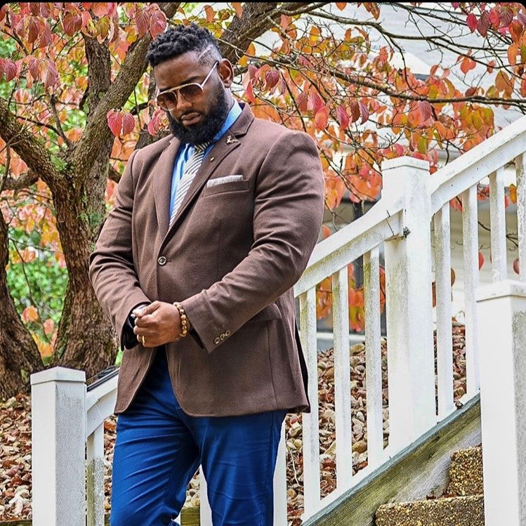 Dapper Man in suit dropping style knowledge thru blogs