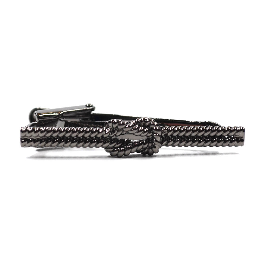 Tie bar with a gunmetal gray color shaped as a braided rope with a knot in the middle over a white background